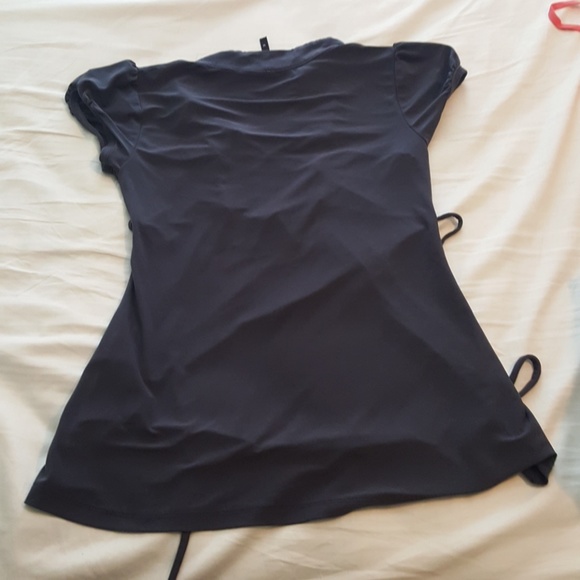 Light grey... Ruffle on front - Picture 3 of 3